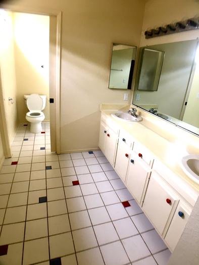 Dual Sinks Listing photo 10